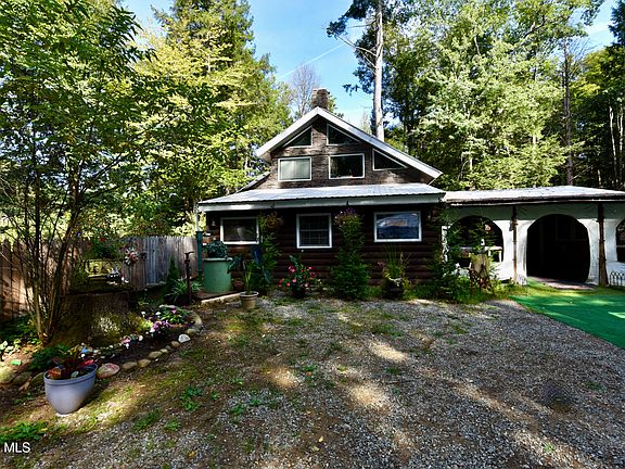 3rd image of 550 N Creek Road