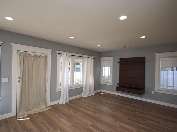 3rd image of 238 N Alta Vista Ave