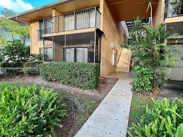 5841 Washington St APT 61, Hollywood, FL 33023