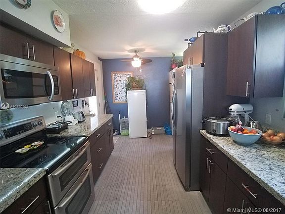 4th image of 1175 Miami Gardens Dr #101