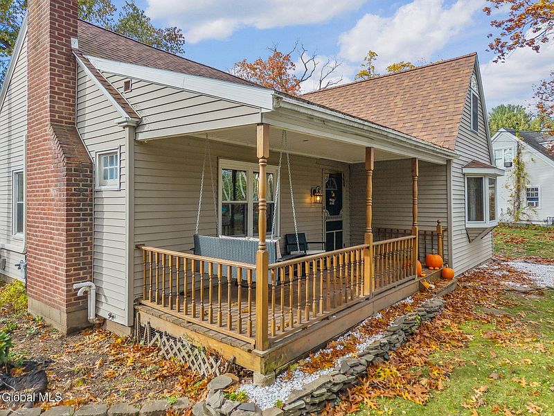5th image of 24 Valleyview Avenue