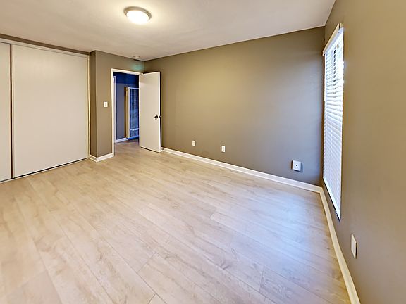 4th image of 4352 Marlborough Ave APT 3