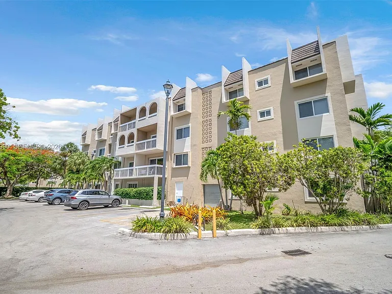 8101 Camino Real #402 — Photo 37