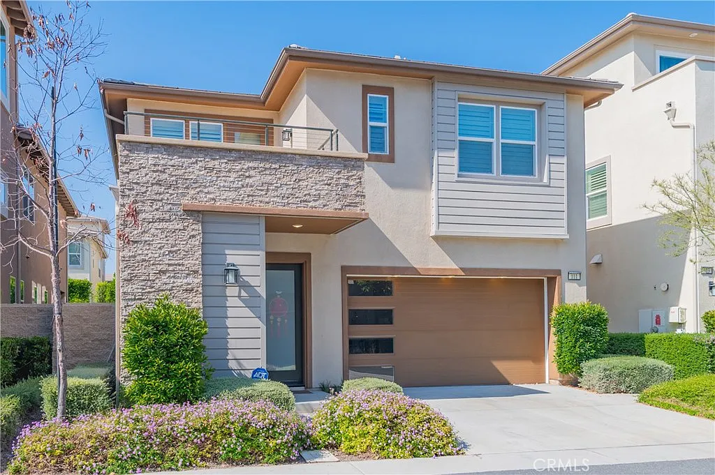 3 bed, 3.5 bath, 2934 sqft, $8,000 — Photo 1