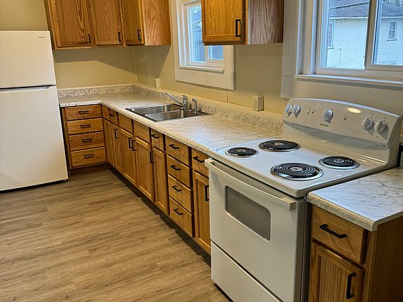 4th image of 829 Emerson St #2