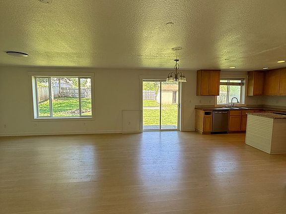 5th image of 508 W Christy St