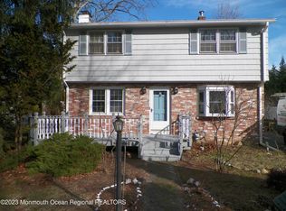 6 Hampton Ct, Neptune, NJ 07753