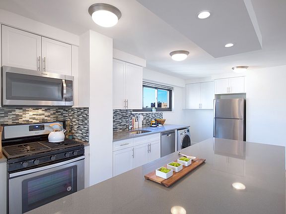 3rd image of 150 E 34th St #3H