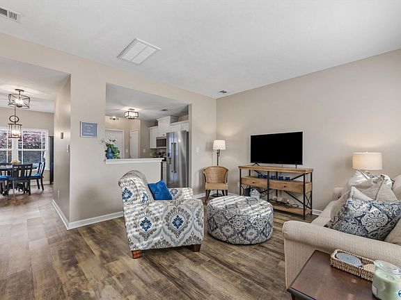2nd image of 406 Promenade Dr SW