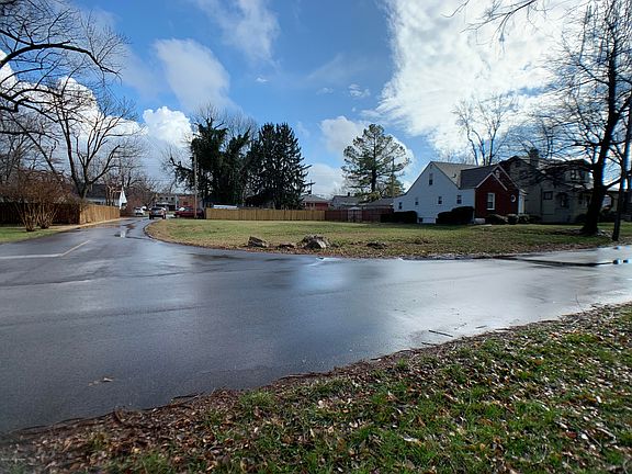 3rd image of 1428 Cardinal Dr