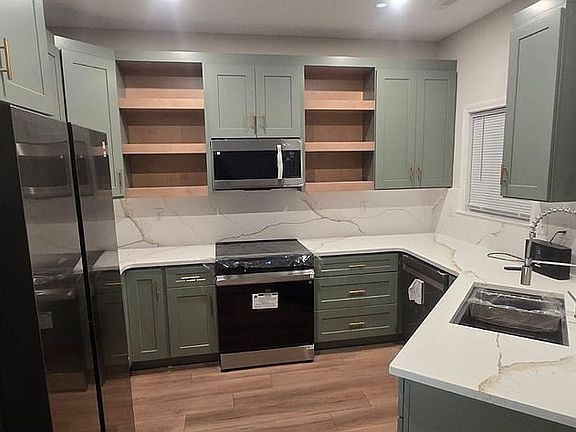 3rd image of 7681 Creekside Ln