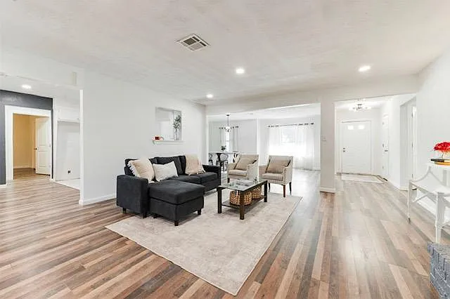 12213 Sylvester Dr — Photo 16