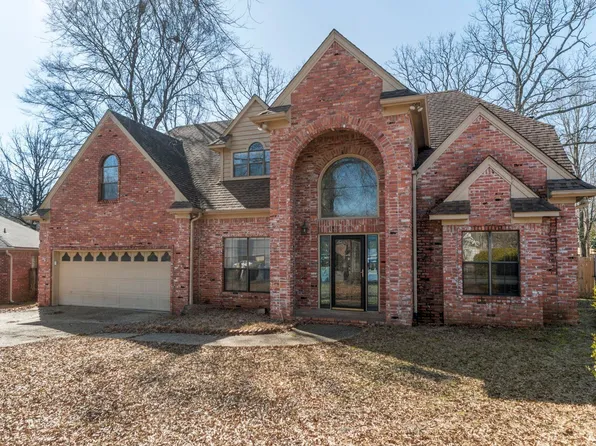 8 Edgewater Cv, Maumelle, AR 72113