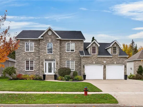 122 Summerhill Row, Fredericton, NB E3G 0E9