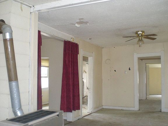 3rd image of 601 E 2nd St