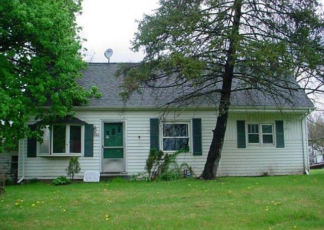 1st image of 228 Robert Dr