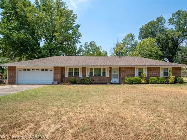 605 7th St, Barling, AR 72923