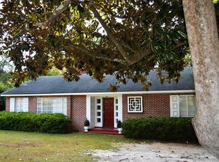 441 N State St, Lyons, GA 30436