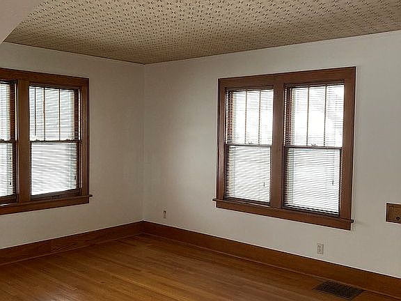 3rd image of 5415 William St