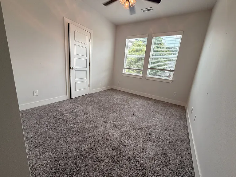 540 S Kickapoo Ave — Photo 33