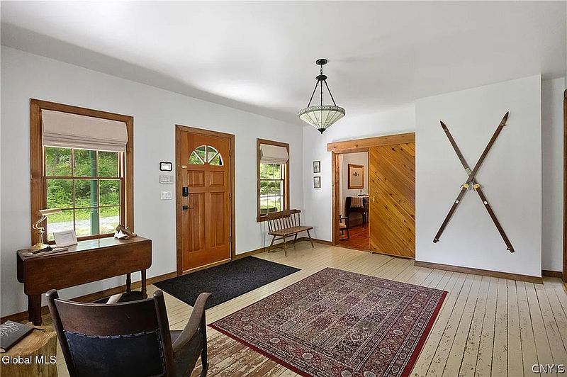 4th image of 891 River Road