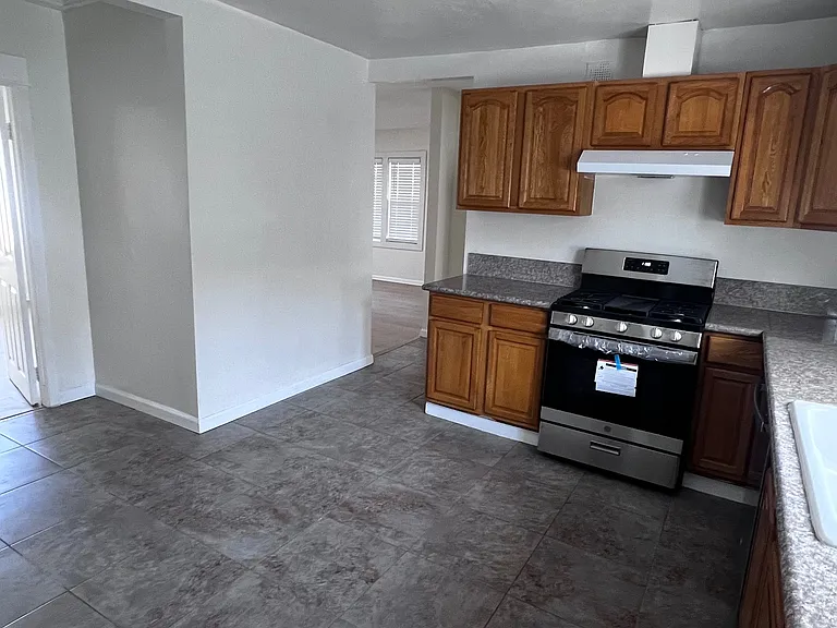 1501 S Garfield Ave — Photo 3