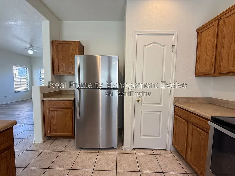 9503 N 82nd Ln — Photo 11