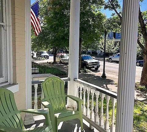 2nd image of 1836 W Grace St #2
