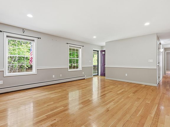 4th image of 36 Wescott Circle