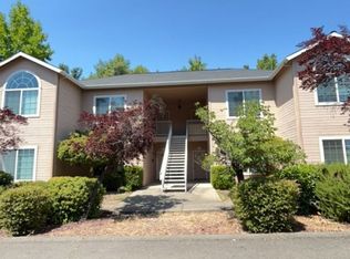 3939 Arrowhead Dr #D, Medford, OR 97504