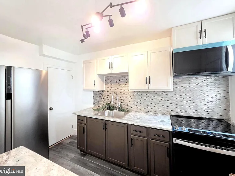 1108 E Stafford St — Photo 5