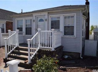 19 Quebec Rd, Island Park, NY 11558