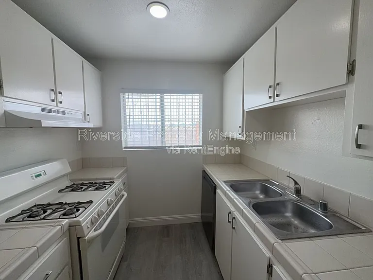 2255 Cahuilla St #105 — Photo 11