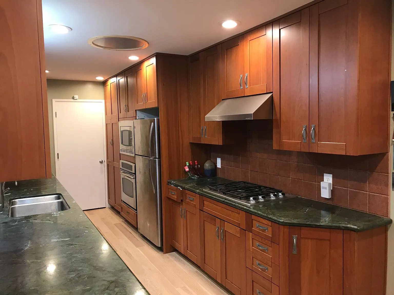 3 bed, 1450 sqft, $6,295 — Photo 1