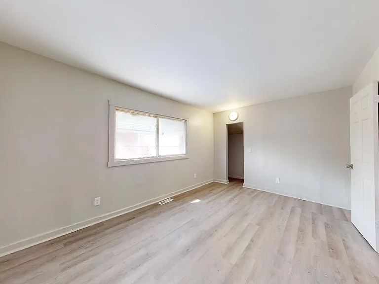 6904 Lorain Ave — Photo 8