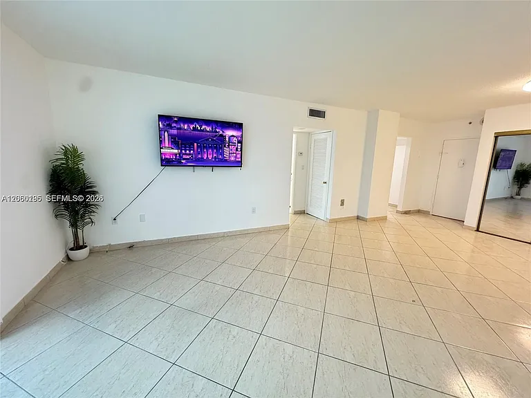 400 Kings Point Dr #320 — Photo 12