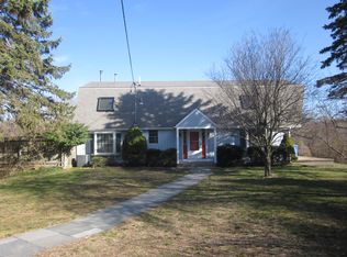 376 W Wrentham Rd, Cumberland, RI 02864