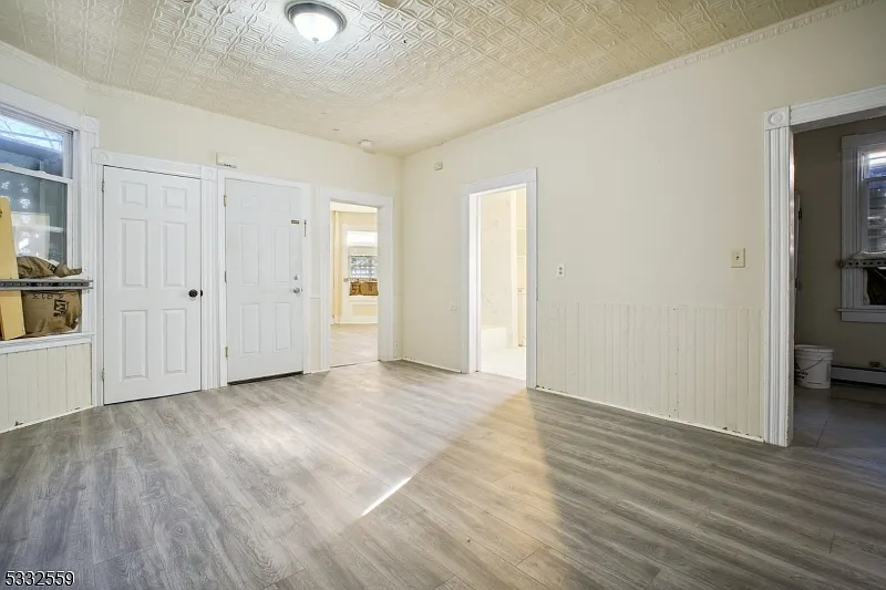 127 E Main St photo 1