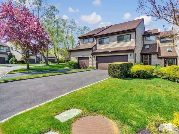 33 The Glen #33, Glen Head, NY 11545