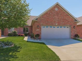 1712 Dunraven Rd, Bloomington, IL 61704