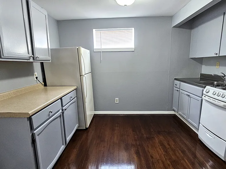 2815 Greenbriar Dr #3 — Photo 3