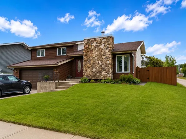 5756 55th St, Rocky Mountain House, AB T4T 1J7