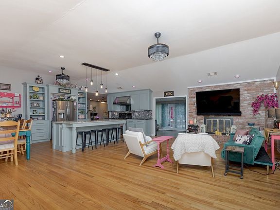 5th image of 210 Granada Ter