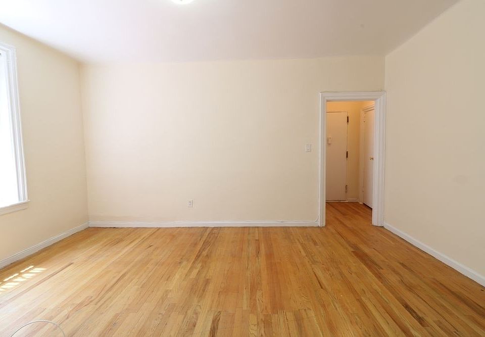 2nd image of 4455 Broadway APT 5O