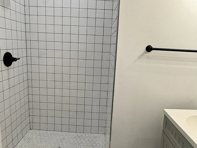 1733 Elm St #2C — Photo 4