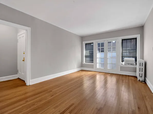 1239 W Greenleaf Ave #3S, Chicago, IL 60626