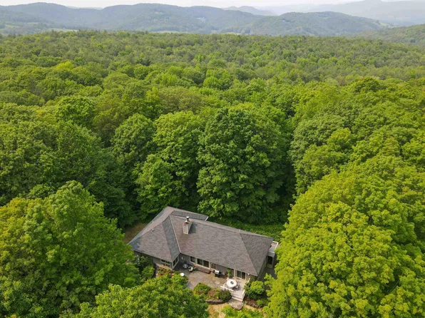 87 Robbins Hill, Hartford, VT 05059