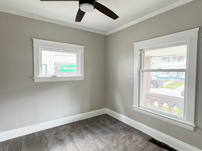 2778 E 120th St #1DOWNFRONT — Photo 8