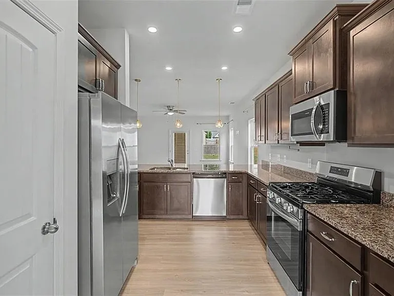 514 Denton Dr — Photo 15