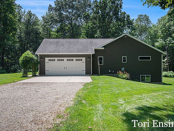 3rd image of 14371 Larsen Ave